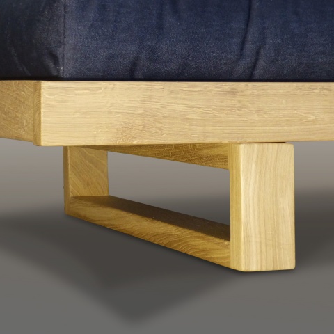 Kozi,canapé lit en chêne massif pour futon. Chêne massif robuste