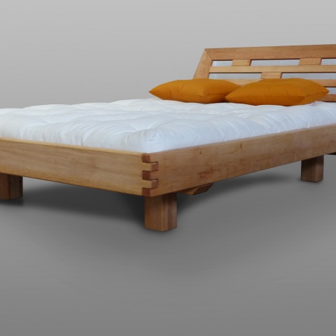 Lit Yomi en Aulne massif pour futon. Bois d'aulne naturel