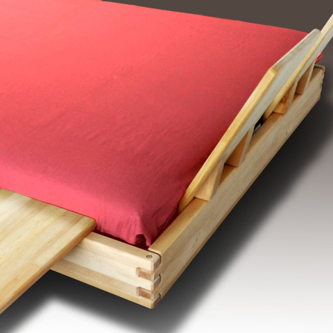 Lit Yomi en Aulne massif pour futon. Bois d'aulne naturel